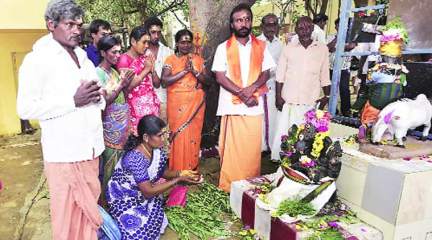 Christians perform rituals to embrace Hinduism at a ceremony in Chennai on Friday. (Source: PTI) 